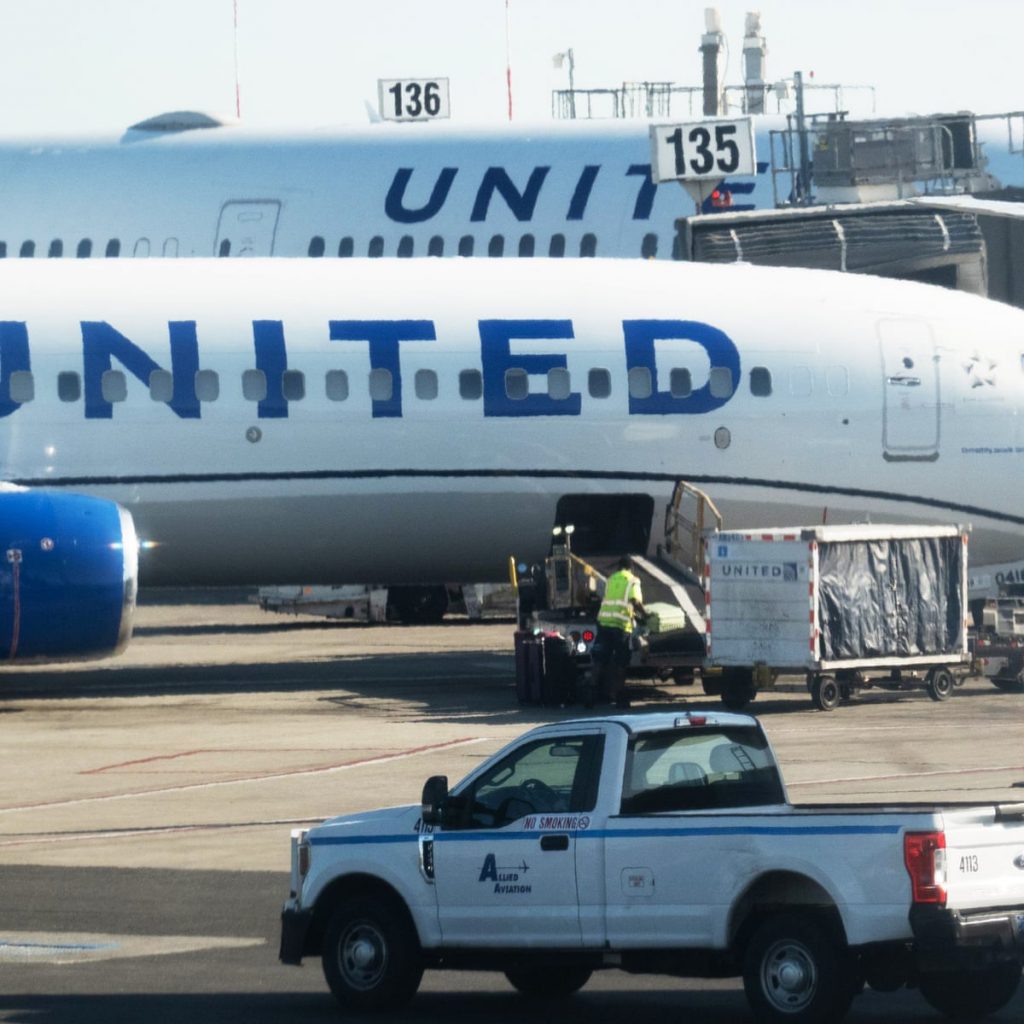 Chicago-to-Minneapolis United Airlines flight diverted after attempted cockpit breach