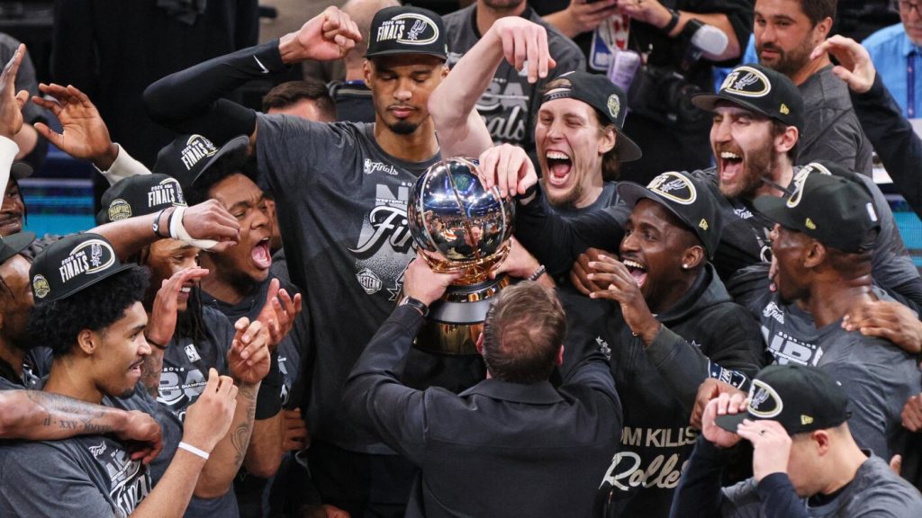 San Antonio Spurs win the West, beating Oklahoma City Thunder to head to NBA Finals