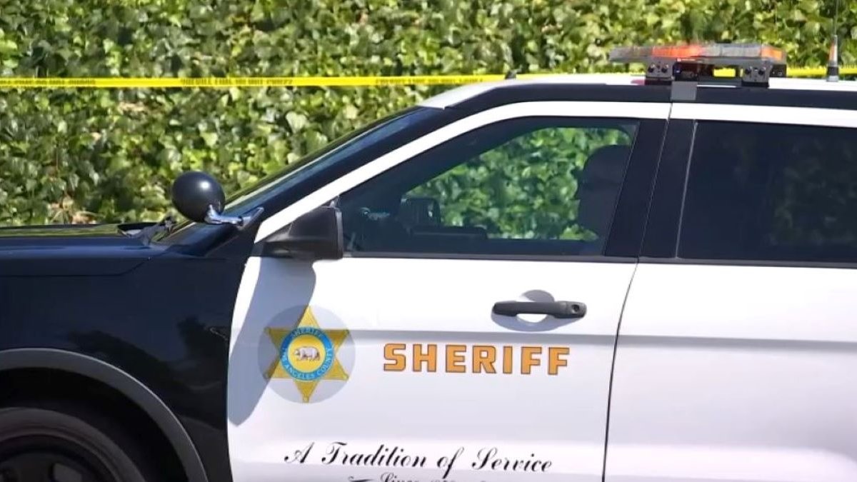 1 killed, 1 wounded in Santa Clarita shooting